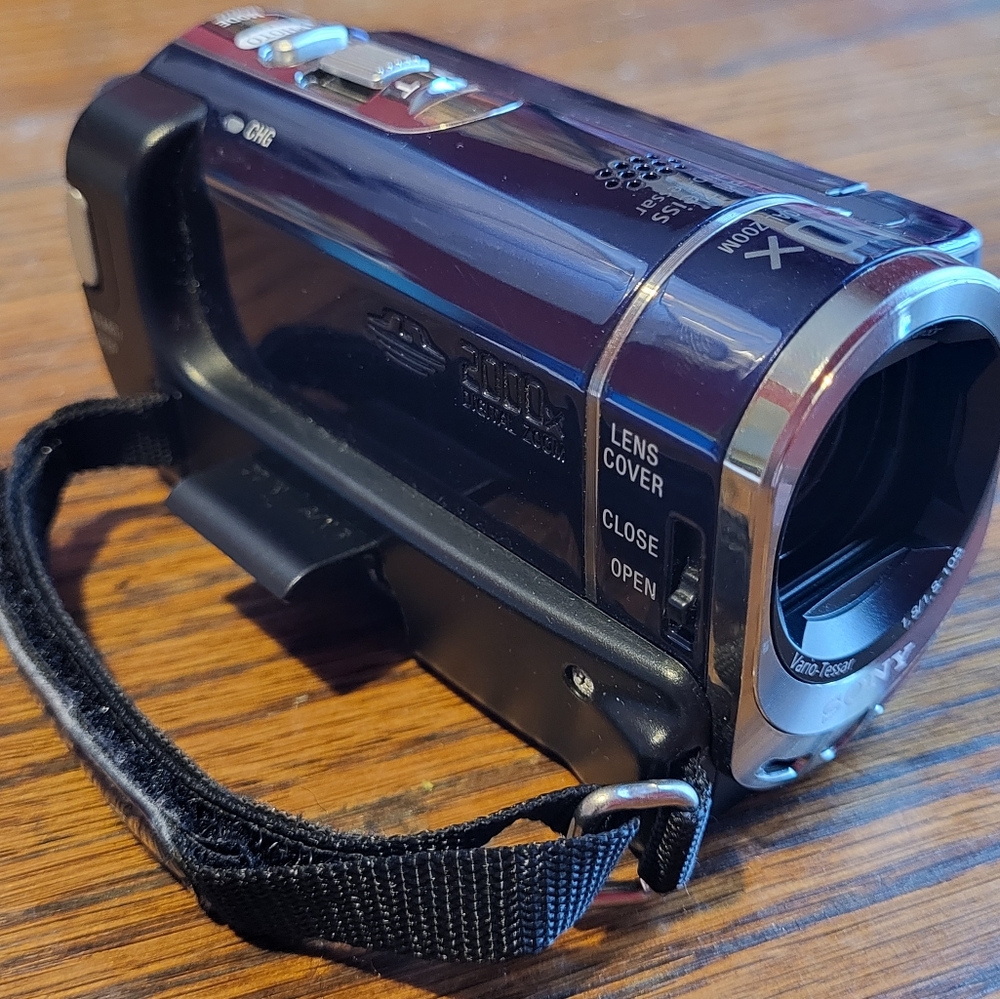 Sony hand held camcorder (DCR-SX44)